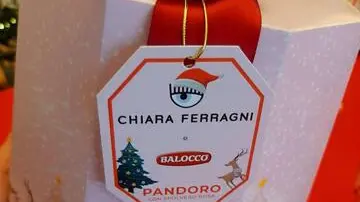 Il pandoro Balocco griffato Chiara Ferragni in una immagine del 2022.ANSA/ GABRIELE DE RENZIS