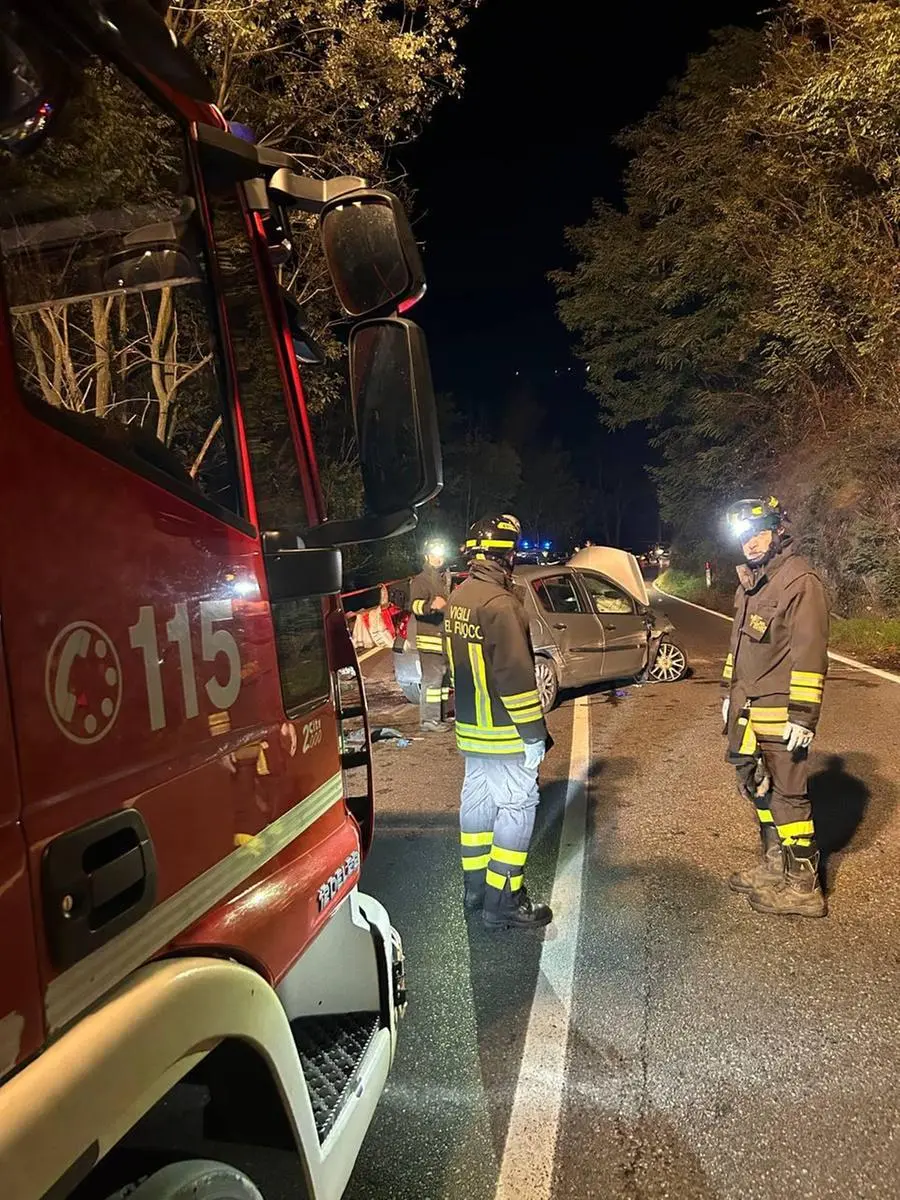 Incidente nella notte a Berzo Demo: 25enne grave al Civile