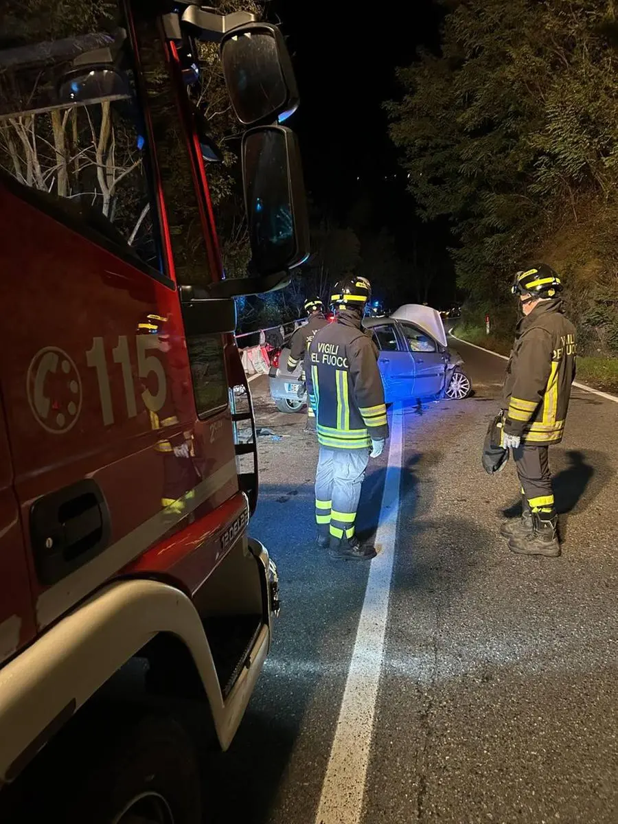 Incidente nella notte a Berzo Demo: 25enne grave al Civile