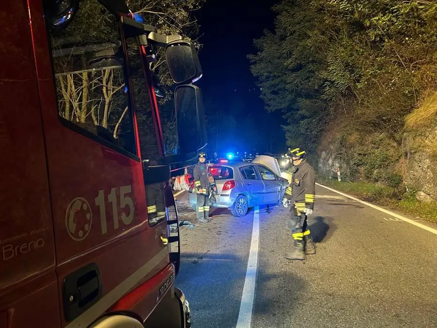 Incidente nella notte a Berzo Demo: 25enne grave al Civile