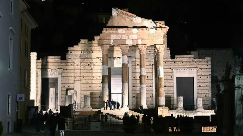 Antica Roma. Il Capitolium e il parco archeologico sempre molto apprezzati
 Grande pittura. Alla Pinacoteca Tosio Martinengo
 Museo Santa Giulia. Moltissime persone tra le affascinanti sale 
 Immagini. Al Museo nazionale della fotografia
