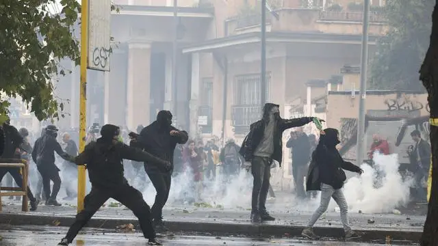 Piazzale Ostiense manifestazione pro Palestina . Roma, 5 ottobre 2024. ANSA/MASSIMO PERCOSSI
