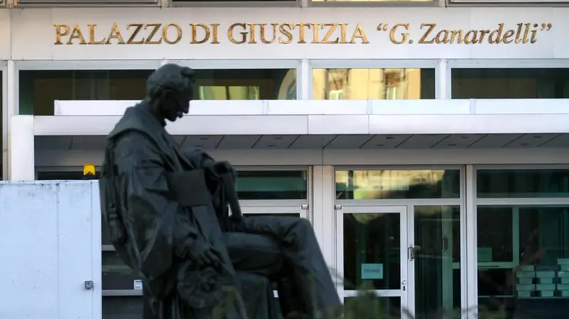 Sotto attacco il Palazzo di giustizia di Brescia © www.giornaledibrescia.it