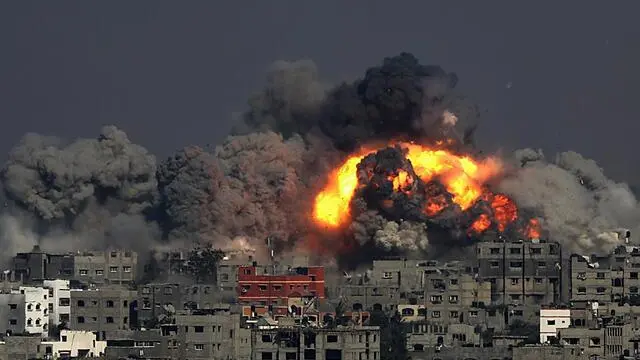 Esplosioni a Gaza EPA/MOHAMMED SABER
