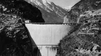 Bolzano: Diga del Vajont vista dal monte . ansa archivio sim neg. 36074