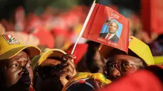 epa11646187 Supporters of Frelimo presidential candidate Daniel Chapo, attend his election campaign in Maputo, Mozambique, 06 October 2024. Mozambique is holding its seventh presidential and legislative elections on 09 October, as well as the fourth elections for provincial assemblies and governors. The current head of state, Filipe Nyusi, has reached the constitutional limit of two terms and is no longer running. EPA/JOSE COELHO