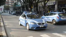 Volanti della Polizia di Stato nei pressi della stazione - Foto Marco Ortogni/Neg © www.giornaledibrescia.it