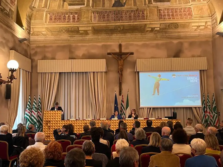 Presentata oggi pomeriggio in un convegno al Centro Paolo VI la ricerca «Senza rete» commissionata a Elio Montanari dai pensionati Cisl e dalla Cisl di Brescia