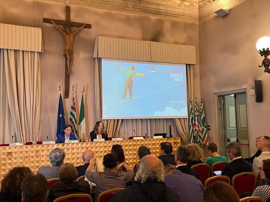 Presentata oggi pomeriggio in un convegno al Centro Paolo VI la ricerca «Senza rete» commissionata a Elio Montanari dai pensionati Cisl e dalla Cisl di Brescia