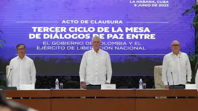 epa10682438 The president of Colombia Gustavo Petro (L), accompanied by Commander of the ELN guerrilla, Antonio Garcia (R), and the president of Cuba Miguel Diaz Canel (C), attend during the closing of the third round of peace talks in Havana, Cuba, 09 June 2023. Colombian President Gustavo Petro assured during the closing of the third round of talks between the National Liberation Army (ELN) and the Government, that peace between both parties could be achieved in May 2025. EPA/Ernesto Mastrascusa