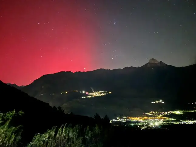 L'aurora boreale nei cieli di Brescia