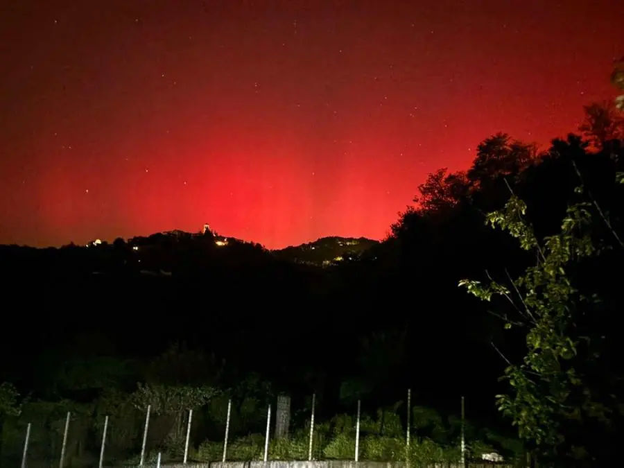 L'aurora boreale nei cieli di Brescia