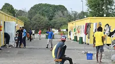 Reportage al centro di accoglienza migranti di via Traves, Torino, 20 settembre 2023 ANSA/ALESSANDRO DI MARCO