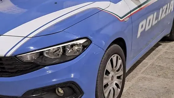 Concorso in due rapine ad Ancona, polizia denuncia un 26enne. Auto della polizia generica