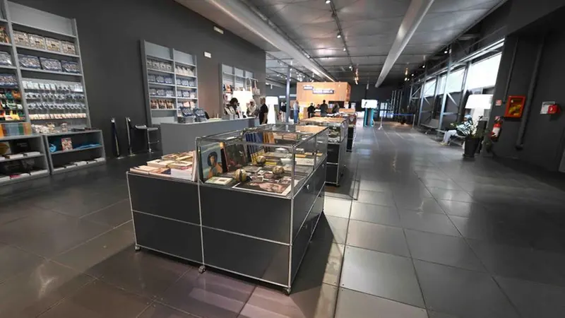 L'interno della tenostruttura - Foto Marco Ortogni/Neg © www.giornaledibrescia.it