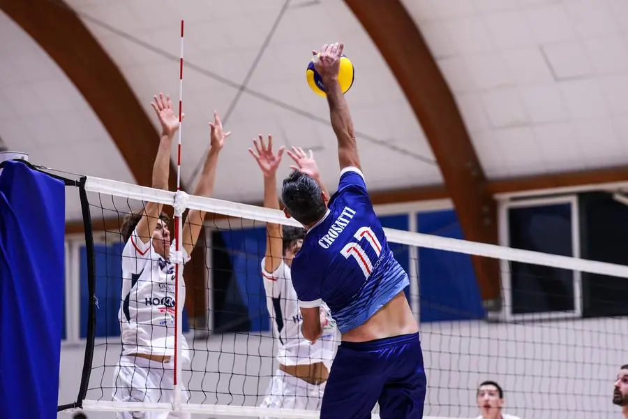 SPORT VOLLEY SERIE B MASCHILE TEAM VOLLEY RADICI CAZZAGO - BOLOGNA NELLA FOTO  CROSATTI 12-10-2024 Comincini@newreporter