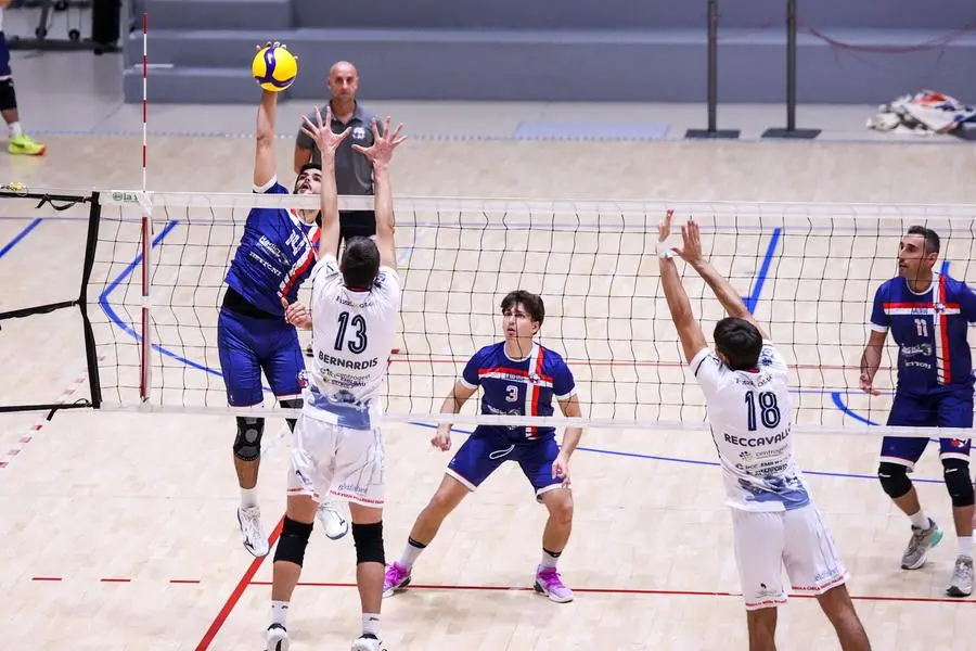 SPORT VOLLEY SERIE B MASCHILE TEAM VOLLEY RADICI CAZZAGO - BOLOGNA NELLA FOTO PINNA 12-10-2024 Comincini@newreporter