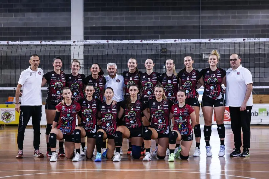 SPORT VOLLEY SERIE B2 FEMMINILE PALAMACLODIUM PROMOBALL SANITARS - CARTIERA DELL'ADDA NELLA FOTO FORMAZIONE PROMOBALL 12-10-2024 Comincini@newreporter