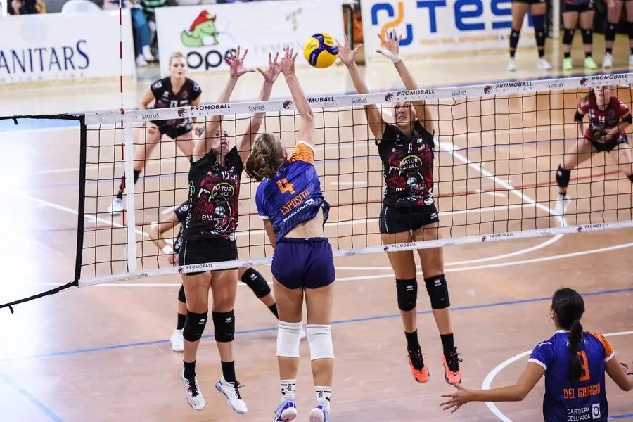 SPORT VOLLEY SERIE B2 FEMMINILE PALAMACLODIUM PROMOBALL SANITARS - CARTIERA DELL'ADDA NELLA FOTO NEGRI E CECCHETTO 12-10-2024 Comincini@newreporter