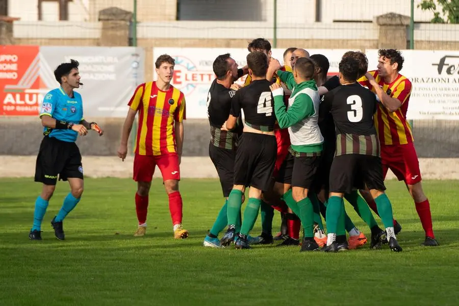 SPORT CALCIO PRIMA CATEGORIA UNITAS COCCAGLIO CHIARI  nella foto RISSA FALLO DOPPIA ESPULSIONE  13-10-2024 pasquali@newreporter