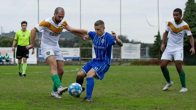 SPORT CALCIO SECONDA CATEGORIA VIRTUS FERALPI LONATO - SANT'ANDREA CONCESIO NELLA FOTO GIBELLI ANDREA (SANT'ANDREA CONCESIO) E CHIAPPA CRISTIAN (VIRTUS FERALPI LONATI) 13-10-2024 Marazzani@newreporter