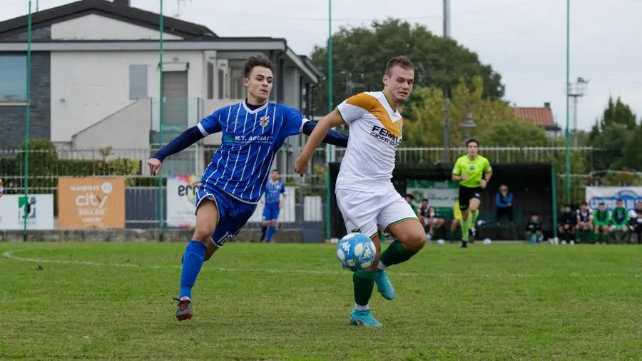 SPORT CALCIO SECONDA CATEGORIA VIRTUS FERALPI LONATO - SANT'ANDREA CONCESIO NELLA FOTO COSTA ANDREA (SANT'ANDREA CONCESIO) E ZANI LUCA (VIRTUS FERALPI LONATI)13-10-2024 Marazzani@newreporter 