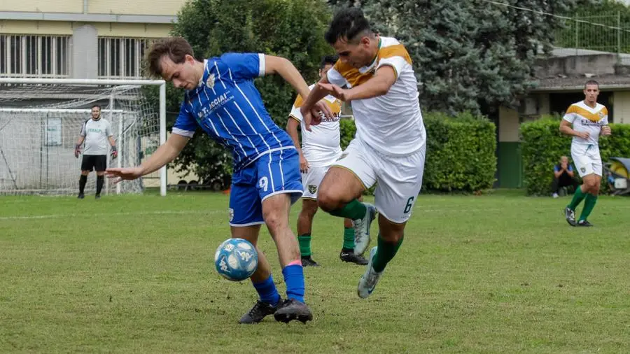 SPORT CALCIO SECONDA CATEGORIA VIRTUS FERALPI LONATO - SANT'ANDREA CONCESIO NELLA FOTO TELO' ROBERTO (SANT'ANDREA CONCESIO) E ABOU EISH (VIRTUS FERALPI LONATI)13-10-2024 Marazzani@newreporter 