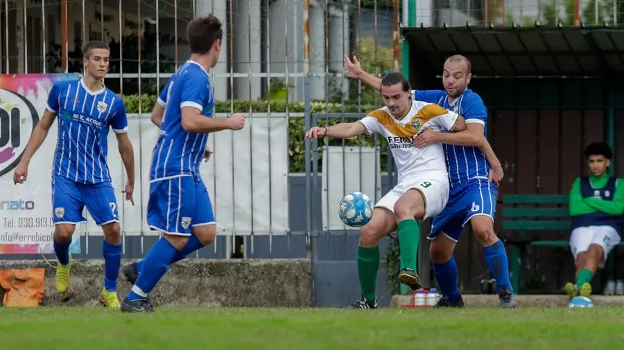 SPORT CALCIO SECONDA CATEGORIA VIRTUS FERALPI LONATO - SANT'ANDREA CONCESIO NELLA FOTO PRANDELLI FLAVIO (SANT'ANDREA CONCESIO) E LONATI PIETRO (VIRTUS FERALPI LONATI) 13-10-2024 Marazzani@newreporter 