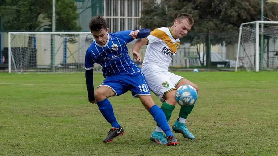 SPORT CALCIO SECONDA CATEGORIA VIRTUS FERALPI LONATO - SANT'ANDREA CONCESIO NELLA FOTO COSTA ANDREA (SANT'ANDREA CONCESIO) E  ZANI LUCA (VIRTUS FERALPI LONATI) 13-10-2024 Marazzani@newreporter 