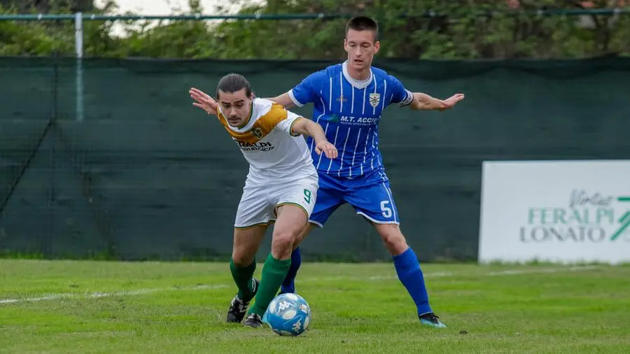 SPORT CALCIO SECONDA CATEGORIA VIRTUS FERALPI LONATO - SANT'ANDREA CONCESIO NELLA FOTO GUARNERI PAOLO (SANT'ANDREA CONCESIO) E LONATI PIETRO (VIRTUS FERALPI LONATI) 13-10-2024 Marazzani@newreporter 