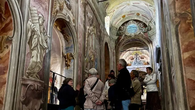 Visitatori nel santuario di Cerveno - © www.giornaledibrescia.it