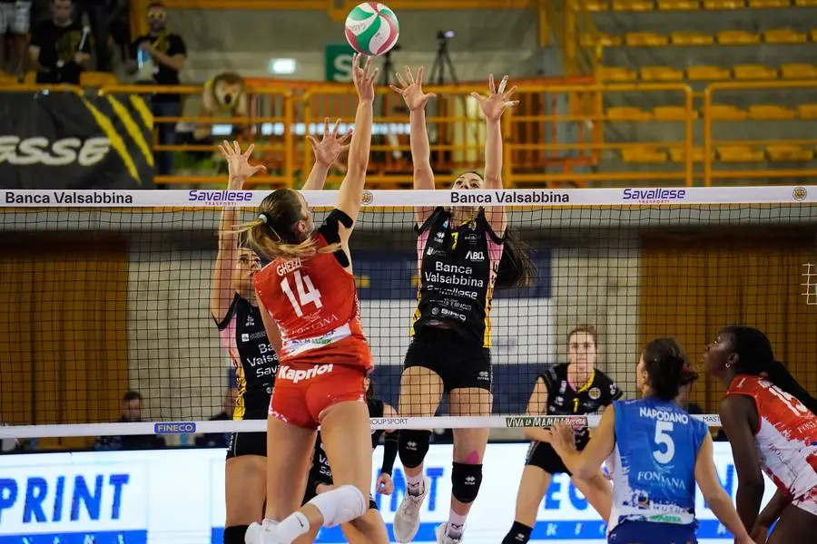 SPORT VOLLEY FEMMINILE BRESCIA SERIE A2 VALSABBINA BRESCIA - PICCO LECCO NELLA FOTO UN MOMENTO DI GIOCO    13-10-2024 perteghella@newreporter