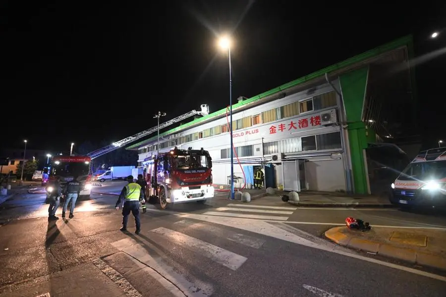 L'incendio tra via Fura e via Dalmazia a Brescia