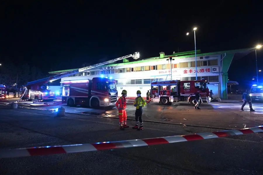 L'incendio tra via Fura e via Dalmazia a Brescia