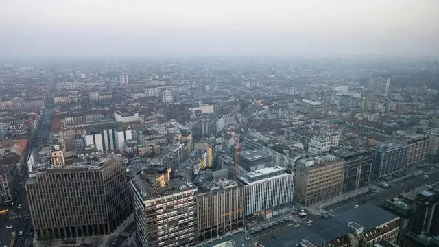 Skyline di Milano dalla terrazza panoramica del grattacielo Pirelli, 21 Febbraio 2024, Ansa/Andrea Fasani