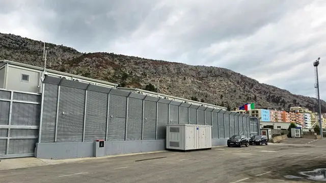 Il centro migranti in Albania