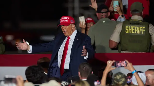 epa11656728 Former US President and current Republican presidential nominee Donald Trump leaves after speaking during an election rally in Coachella, California, 12 October 2024. EPA/ALLISON DINNER