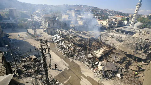 epa11657102 Destroyed buildings following an Israeli military strike on a commercial market in Nabatieh, southern Lebanon, 13 October 2024. According to Lebanon's National News Agency (NNA), Israeli warplanes targeted the center of the commercial market in the city of Nabatieh on the evening of 12 October, injuring eight people and destroying several buildings. The Lebanese Health Ministry states that more than 2,255 people have been killed and over 10,500 others have been injured in Lebanon since the beginning of the Israeli-Hezbollah conflict. EPA/STRINGER