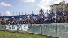 I tifosi presenti nel settore ospiti a Pisa lo scorso 21 settembre - Foto New Reporter Nicoli © www.giornaledibrescia.it