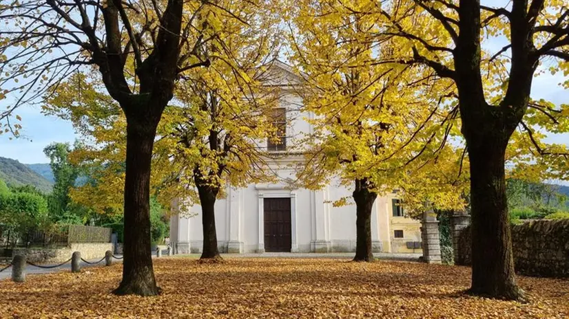 Foliage a Mompiano, ai piedi del colle di San Giuseppe