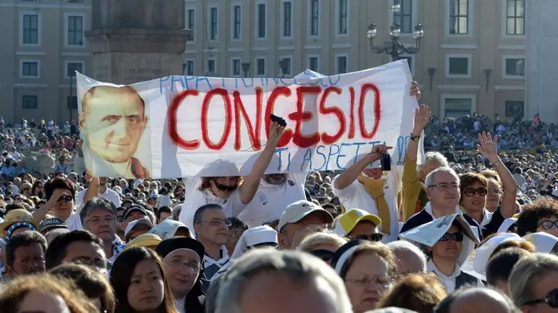 I pellegrini del paese natale di Montini - Foto Marco Ortogni/Neg © www.giornaledibrescia.it