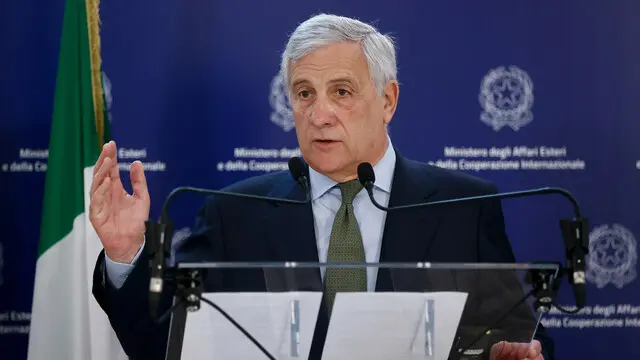 Il ministro degli Esteri Antonio Tajani durante l’incontro con il ministro degli Esteri olandese Caspar Veldkamp, presso la Farnesina, Roma, 16 ottobre 2024, ANSA/VINCENZO LIVIERI