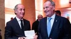 Il Presidente della Regione Veneto Luca Zaia (S) con il ministro degli Affari Regionali e Autonomie Roberto Calderoli (D) durante la presentazione del libro “Fa presto vai Piano. La vita è un viaggio passo a passo”, Roma, 01 febbraio 2024. ANSA/ANGELO CARCONI