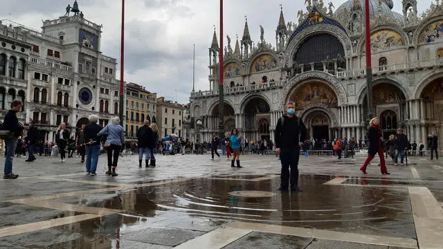 St Mark’s Square at the moment without water, Venice, Italy, 03 October 2020. The entry into operation of the ''Mose'' has allowed for the moment the square in the center of Venice to avoid the phenomenon of high water. ANSA / Andrea Merola