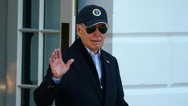 epa11664371 US President Joe Biden leaves the White House to board Marine One, Washington, DC, USA, 17 October 2024. President Biden is due to visit Germany to attend an Order of Merit Ceremony and meet with the German Chancellor. EPA/WILL OLIVER