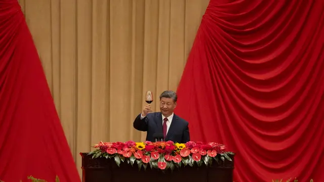 epaselect epa11633553 Chinese President Xi Jinping makes a toast to the attendees following his speech at the banquet hall of the Great Hall of the People in Beijing, China, 30 September 2024, to commemorate the upcoming 75th anniversary of the founding of the People's Republic of China. China marks its national day on 01 October.Â EPA/ANDRES MARTINEZ CASARES