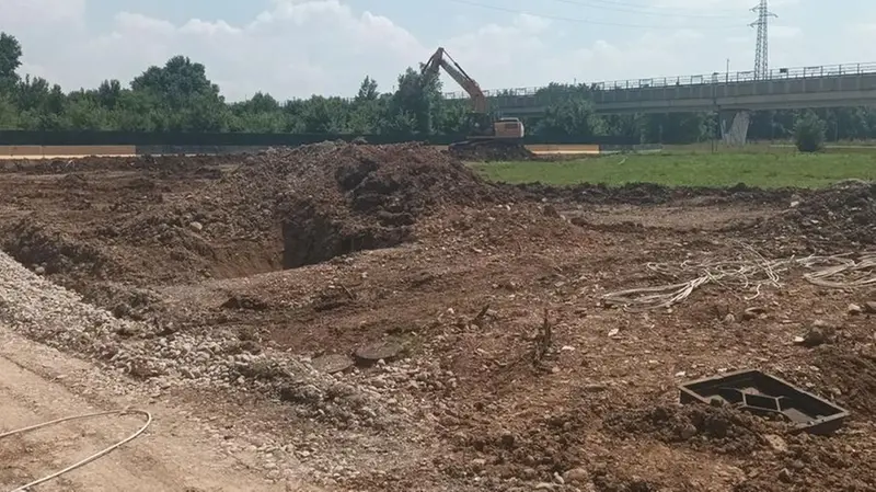 Le ruspe in azione per costruire la palestra a San Polo © www.giornaledibrescia.it