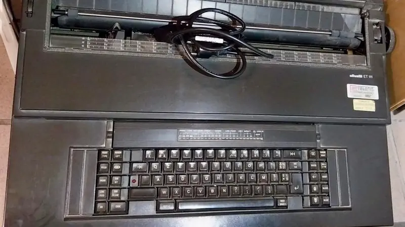 Una macchina da scrivere all'asta - © www.giornaledibrescia.it