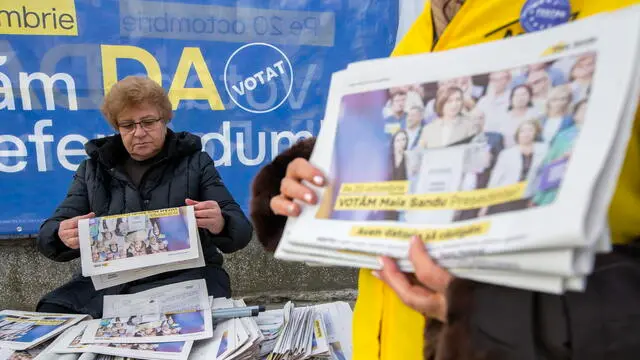 epa11662901 A woman prepares to share electoral leaflets in electoral tent in downtown Chisinau, Moldova, 16 October 2024. Moldova will hold presidential elections on 20 October 2024. EPA/DUMITRU DORU