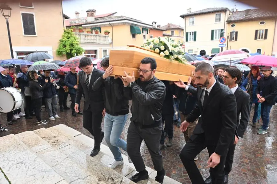 Il funerale di Nicola Faroni